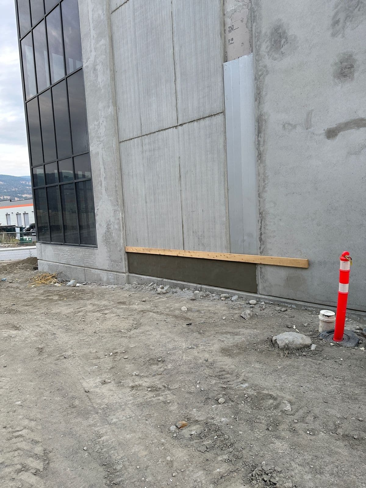 Base of a tilt-up panel with a patched and repaired section along the control joint